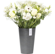 Weißer Blumenstrauß in einem Topf
