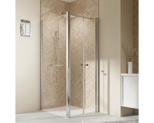 Duschkabine mit Dusche und Armatur im Badezimmer