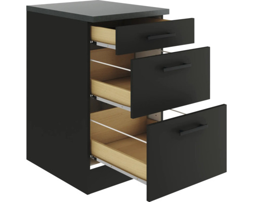 Schrank mit drei offenen Schubladen