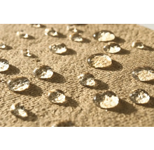 Wassertropfen auf wasserabweisendem Material
