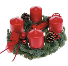 Adventskranz mit vier Kerzen, Tannenzweigen und Dekoration