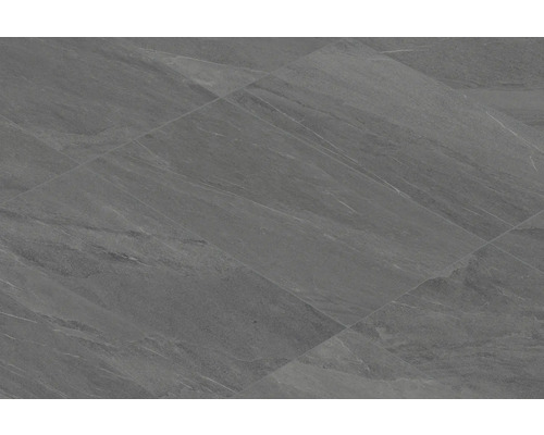 Graue Bodenfliesen mit Marmoroptik verlegt