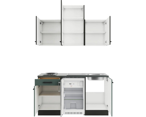 Kompakte Küchenzeile mit Ober- und Unterschränken, Spüle und Kühlschrank.