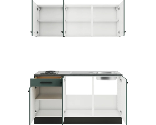 Küchenzeile mit Hängeschränken, Spüle und Kochfeld zur Küchengestaltung