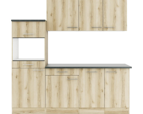 Küchenzeile mit Hängeschränken, Schubladen und offenem Fach