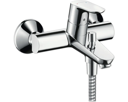 Wannenarmatur aus Metall mit Brauseschlauch