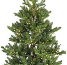 Künstlicher Weihnachtsbaum mit integrierter Beleuchtung.