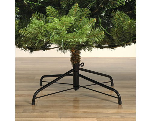 Detailaufnahme eines künstlichen Weihnachtsbaums mit Metallständer