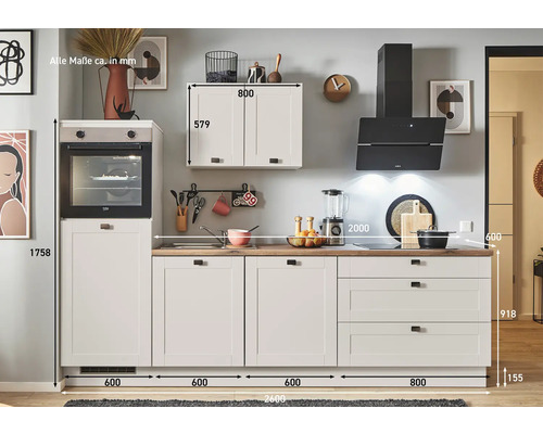 Küchenzeile mit Backofen, Hängeschrank und Dunstabzugshaube mit Maßangaben