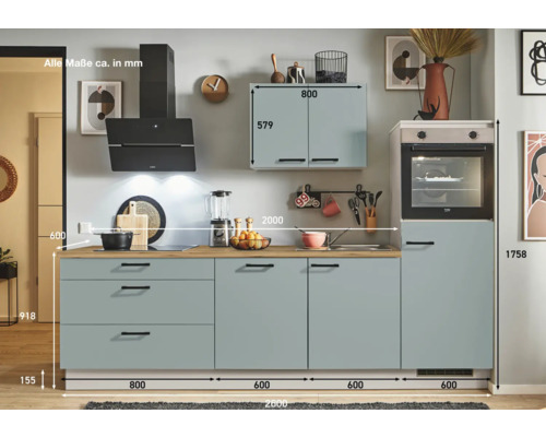 Küchenzeile mit Spüle, Herd und Hängeschrank