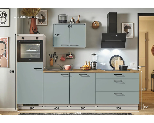 Einbauküche mit Ober- und Unterschränken sowie Elektrogeräten