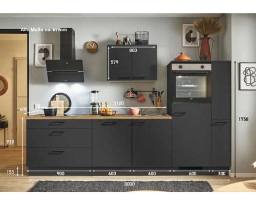 Komplette Küche mit Dunstabzugshaube, Wandschrank und Einbaubackofen