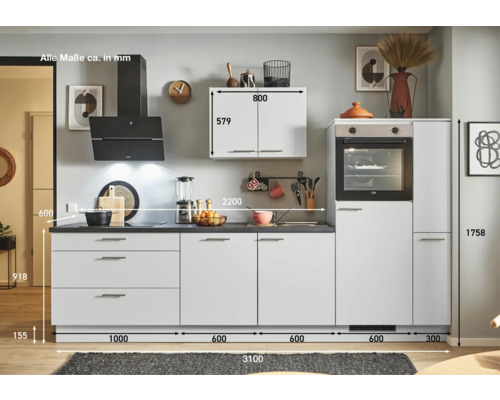 Küchenzeile mit Ober- und Unterschränken sowie Elektrogeräten und Maßangaben