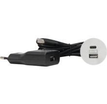 Ladegerät mit USB Kabel und verschiedenen Anschlüssen