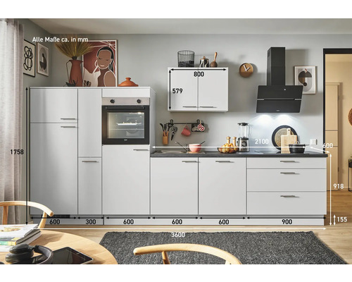 Komplette Küche mit weißen Schränken, Arbeitsplatte in dunkler Farbe und integrierten Geräten.