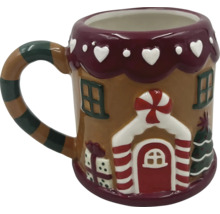 Dekorative Tasse im Lebkuchenhausdesign mit Henkel