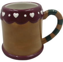 Keramiktasse mit Herzmuster