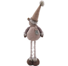 Dekorative Stoffpuppe mit Mütze und Schal als Weihnachtsdekoration