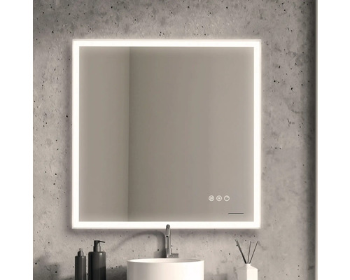 Quadratischer Spiegel mit LED-Beleuchtung im Badezimmer über einem Waschbecken