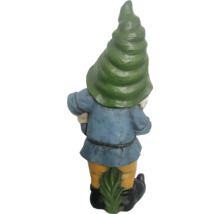 Rückansicht einer Gartenzwergfigur mit spitzer Mütze