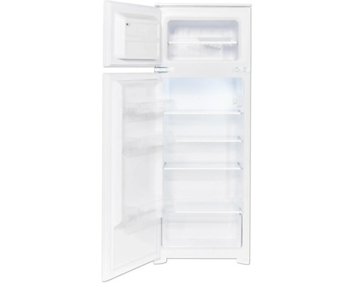 Geöffneter Kühlschrank mit Regalen