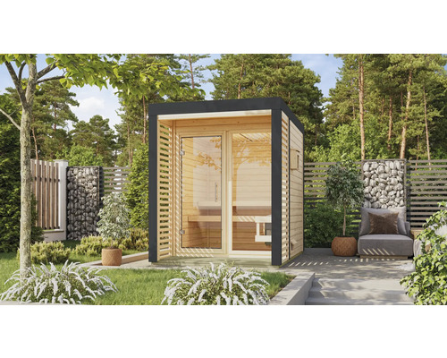 Saunahaus Karibu Sares 1 ohne Ofen mit Fenster und Ganzglastür aus Klarglas Holz Fichte Metallrahmen anthrazit Freistehende Gartensauna aus Holz mit Glastür und Sitzbänken im Aussenbereich.