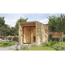 Moderne Gartensauna aus Holz mit Schiebetür und Fenstern im Garten.