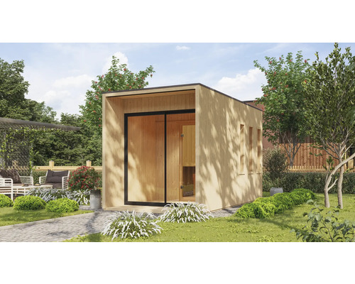 Moderne Gartensauna aus Holz mit Schiebetür und Fenstern im Garten.