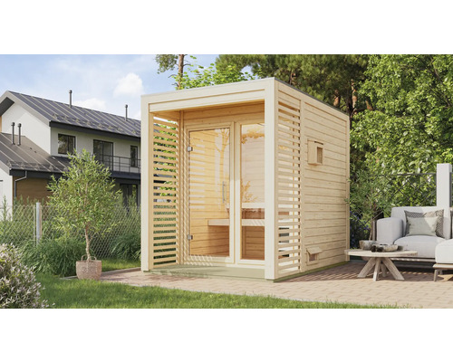 Holzsauna im Garten mit Glaseingang