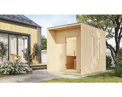 Saunahaus Karibu Sagunas ohne Ofen mit Fenster und Ganzglastür aus Klarglas Außensauna aus Holz mit Glastür und Fenstern im Garten.