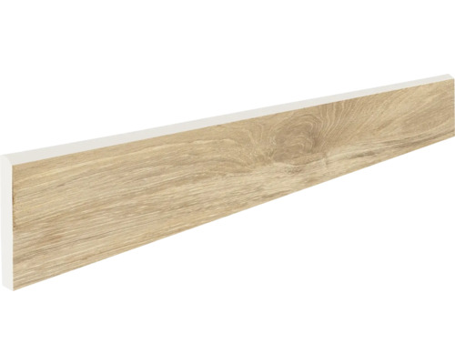 Fußleiste mit Holzstruktur