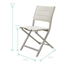 Gartensessel mit den Maßen 82 cm Höhe, 49 cm Sitzhöhe, 47 cm Breite und 51 cm Tiefe.