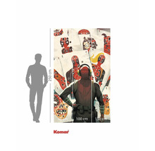 Tapetenmotiv mit Schießscheiben und Figur mit Kopfhörern