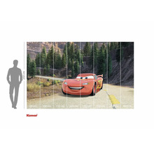 Komar Cars Fototapete mit Lightning McQueen Motiv vor Berglandschaft