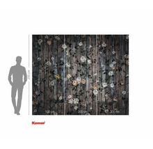 Fototapete mit Blumenmuster auf Holzplankenoptik und Maßangaben