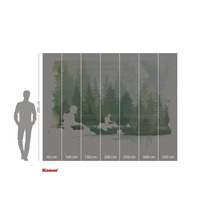 Fototapete mit Waldmotiv und sitzenden Figuren, Abmessungen 280 x 350 cm.