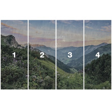 Vierteiliges Landschaftspanorama mit Bergen und Vegetation