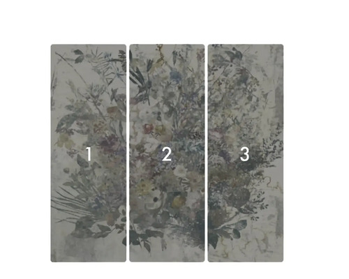 Tapete mit Blumenmuster, bestehend aus drei Bahnen