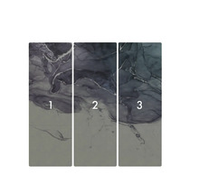 Drei Tapetenbahnen mit abstraktem Muster