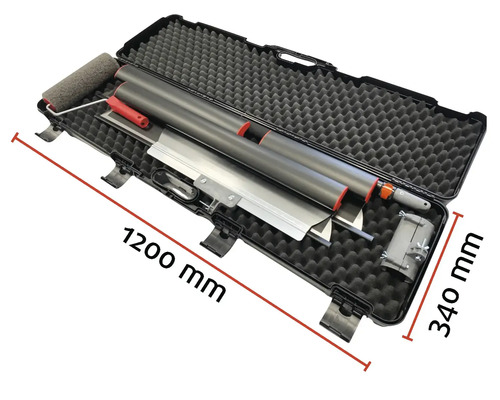 Werkzeugsatz für Verputzarbeiten in einem schwarzen Werkzeugkoffer, Abmessungen 1200 mm x 340 mm.