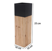 Quadratischer Pflanzkübel mit hohem Holzsockel und schwarzem Aufsatz, 16 mal 16 mal 55 Zentimeter.