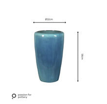 Hohes, konisches Pflanzgefäß aus Keramik in Blau, Durchmesser 32 Zentimeter, Höhe 58 Zentimeter, passion for pottery Logo.