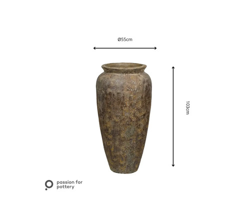 Hohe Keramikvase mit rustikaler Oberfläche, Durchmesser 55 Zentimeter, Höhe 103 Zentimeter, passion for pottery Logo.