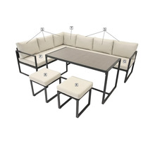 Garten-Lounge-Set bestehend aus einem Ecksofa, einem hohen Tisch und zwei Hockern mit Metallgestellen und Polstern.