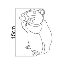 Strichzeichnung eines Hamsters mit einer Höhenangabe von 15 Zentimetern.