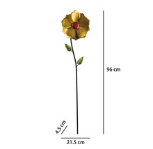 Gartenstecker Blume aus Metall, gelb und rot, 96 Zentimeter hoch, 21,5 Zentimeter breit, 4,5 Zentimeter tief.