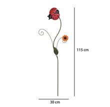 Gartenstecker aus Metall mit Marienkäfer und Blume, Höhe 115 Zentimeter, Breite 30 Zentimeter.