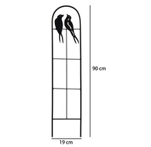 Rankgitter aus Metall mit Vogelmotiv, 90 Zentimeter hoch und 19 Zentimeter breit.
