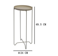 Runder Metallblumenständer mit dünnen Beinen, 49,5 Zentimeter hoch und 24 Zentimeter Durchmesser.