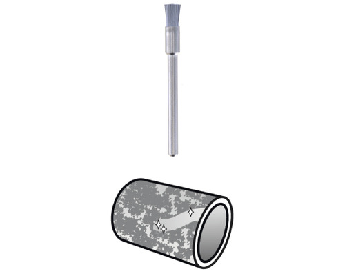 Rohrreinigungsbürste vor einem gereinigten Rohr